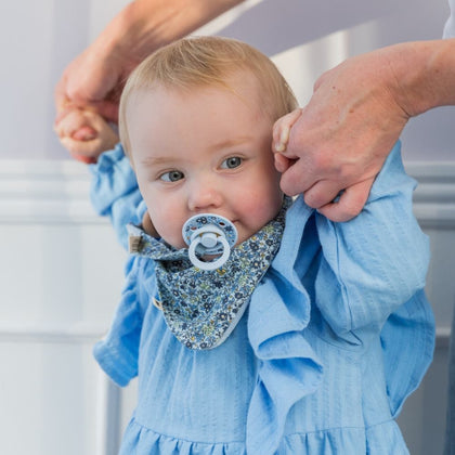 BIBS x Liberty Bandana slab - Chamomile Lawn Baby Blue