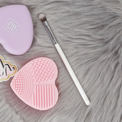 ilu Medium Eyeshadow Brush - 413