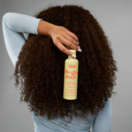 Umberto Giannini Strong Curls Moisture Milk Rosemary Oil Leave-In Conditioner - 250ml